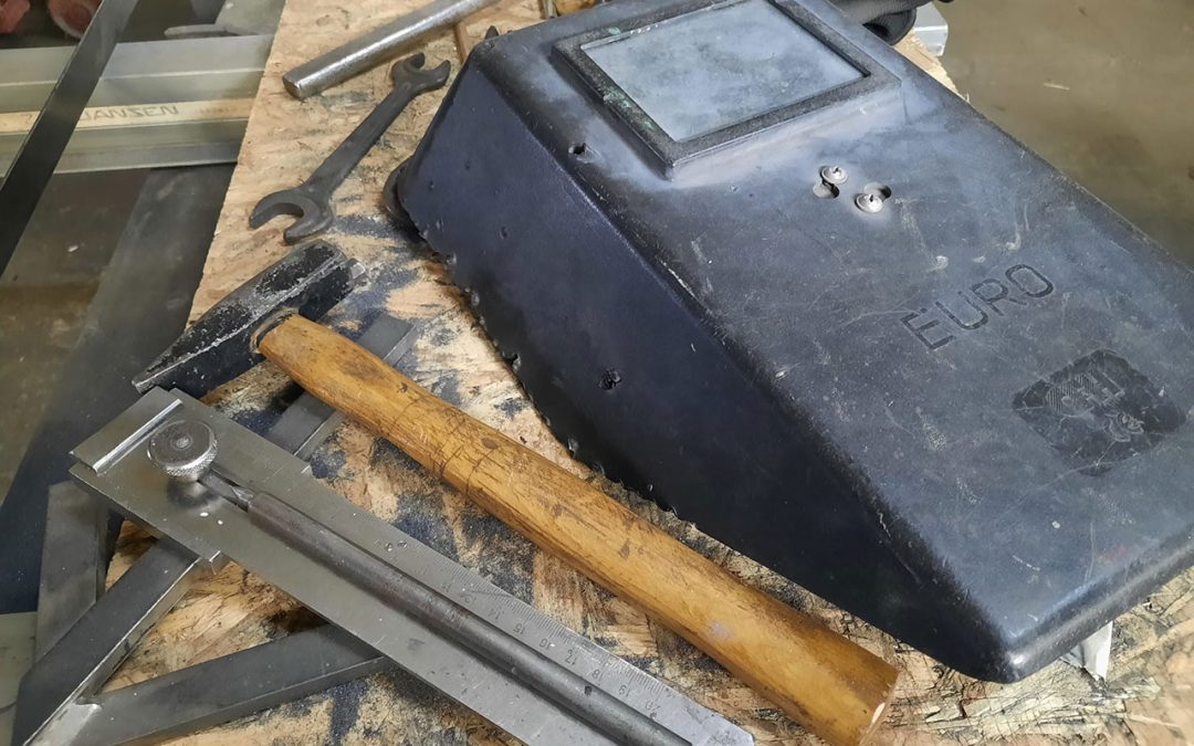 Foto Schweißermaske auf Werkbank